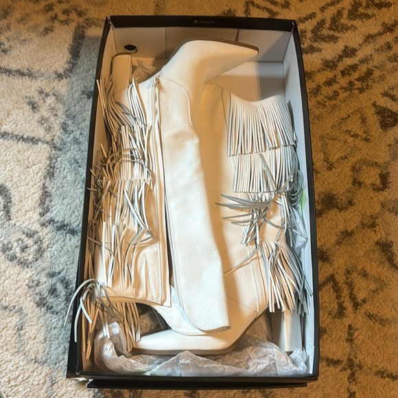 INC Yomesa white fringe boot - Picture 4 of 4